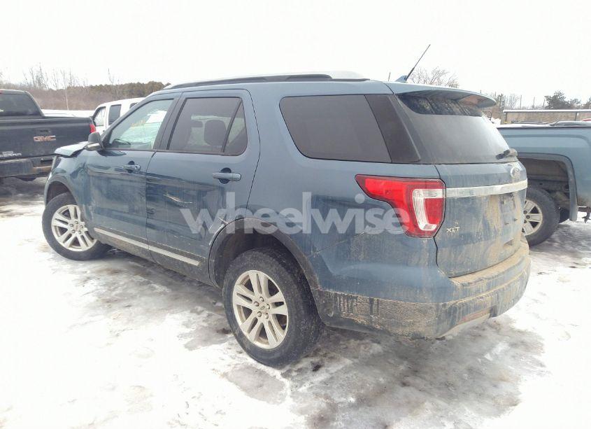 Photo 3 of 2019 Ford Explorer XLT (VIN 1FM5K8D81KGA38437)