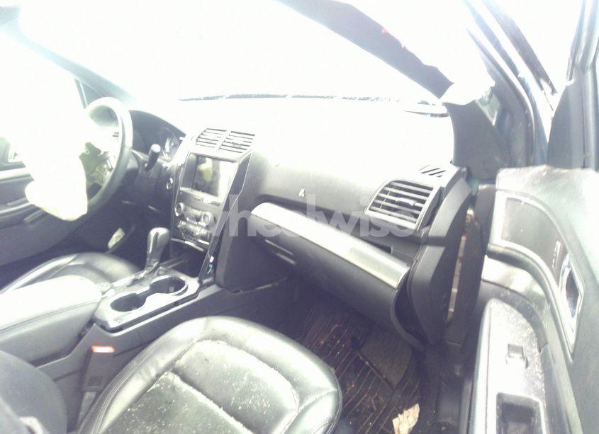 Photo 5 of 2019 Ford Explorer XLT (VIN 1FM5K8D81KGA38437)