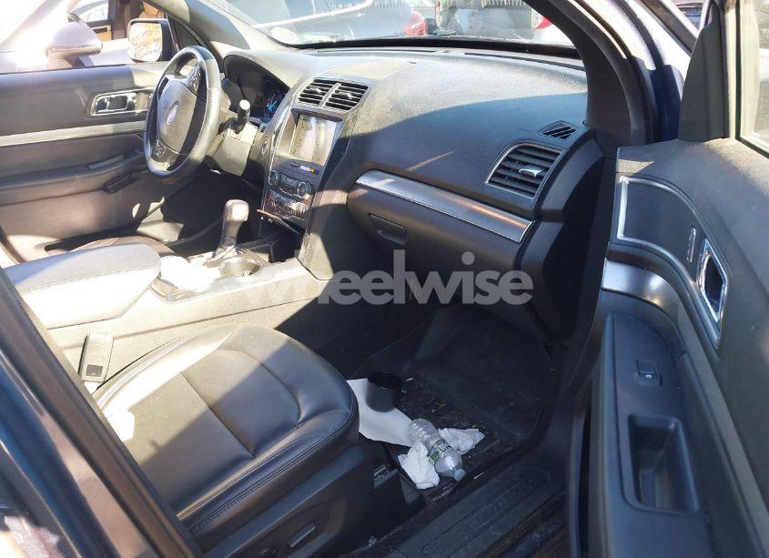 Photo 5 of 2019 Ford Explorer XLT (VIN 1FM5K8D81KGA48059)