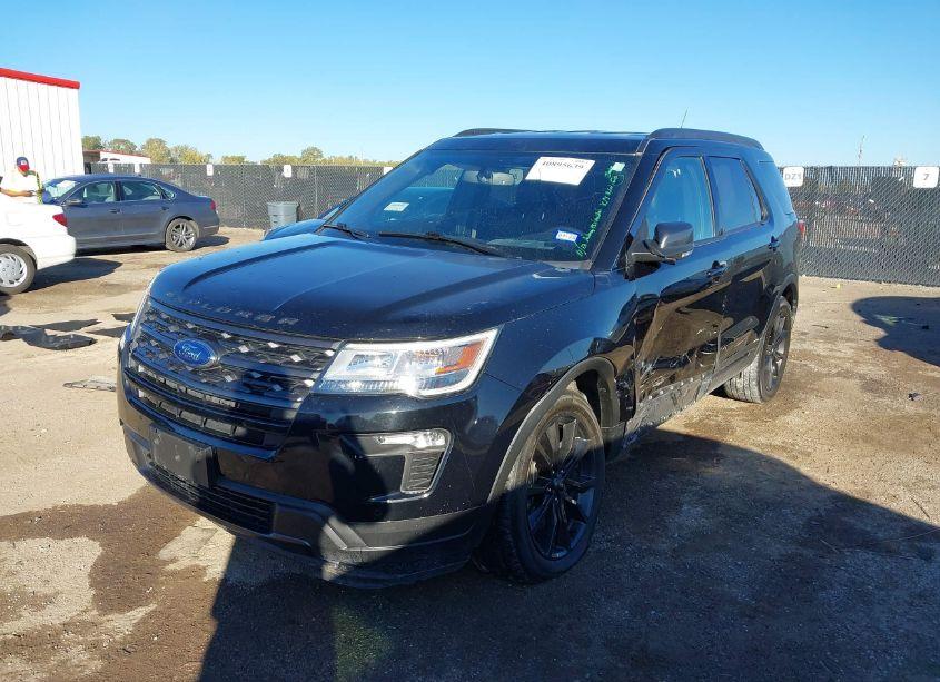 Photo 2 of 2019 Ford Explorer XLT (VIN 1FM5K8D81KGB25173)