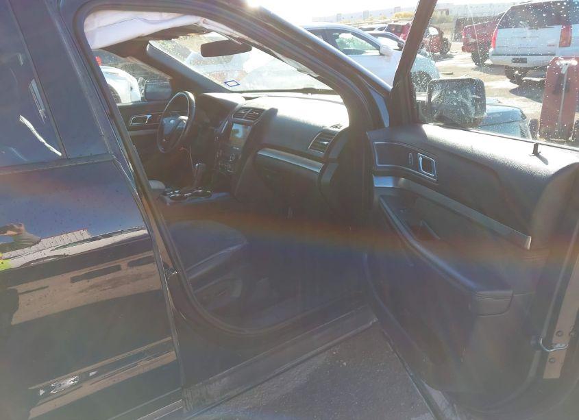 Photo 5 of 2019 Ford Explorer XLT (VIN 1FM5K8D81KGB25173)