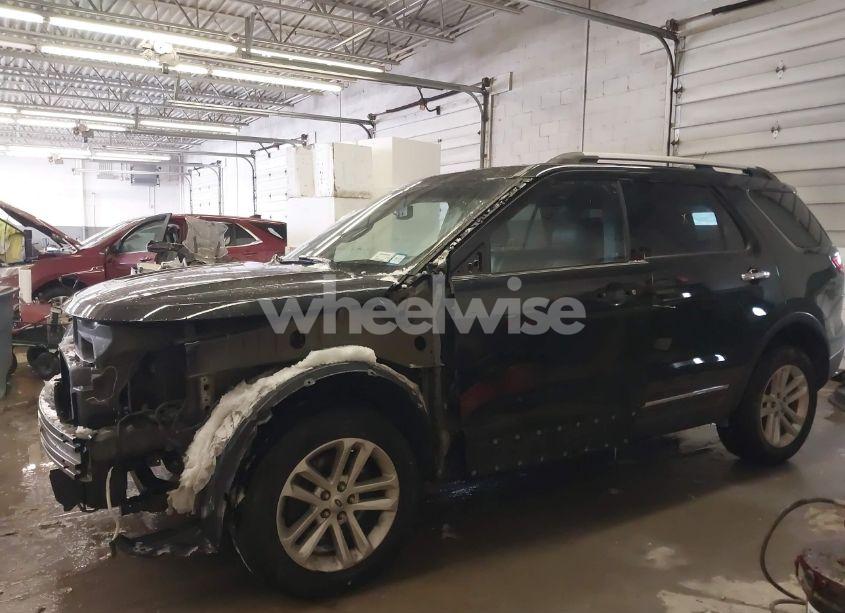 Photo 15 of 2015 Ford Explorer XLT (VIN 1FM5K8D82FGA16985)