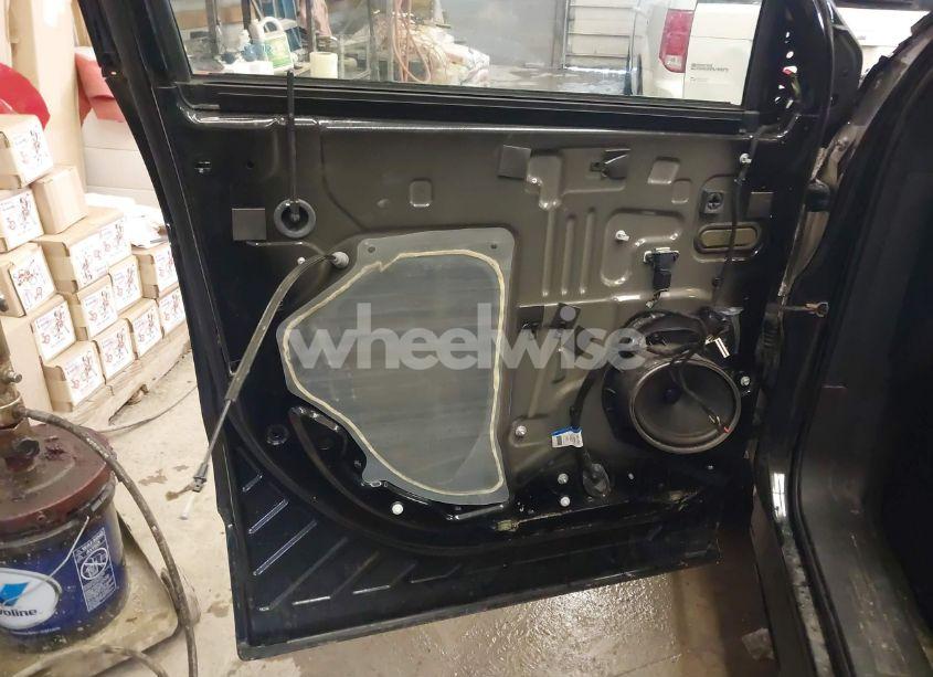 Photo 20 of 2015 Ford Explorer XLT (VIN 1FM5K8D82FGA16985)