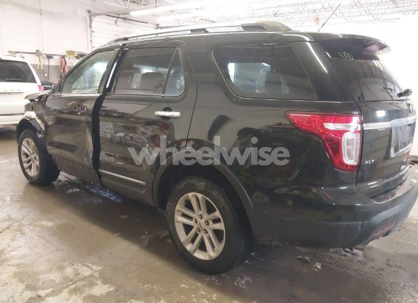 Photo 3 of 2015 Ford Explorer XLT (VIN 1FM5K8D82FGA16985)