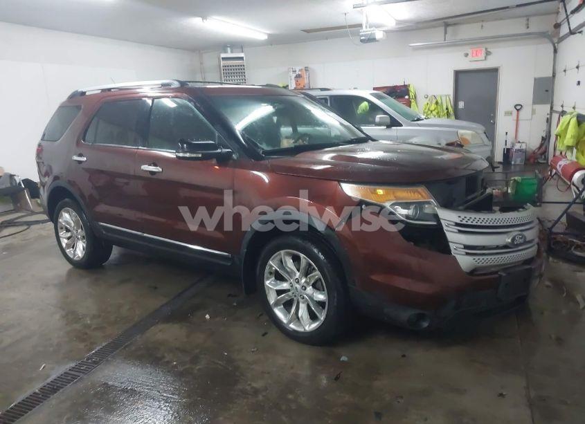 2015 Ford Explorer XLT (VIN 1FM5K8D82FGA25654) main photo