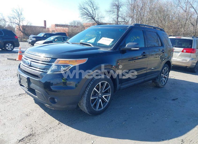 Photo 2 of 2015 Ford Explorer XLT (VIN 1FM5K8D82FGA33026)