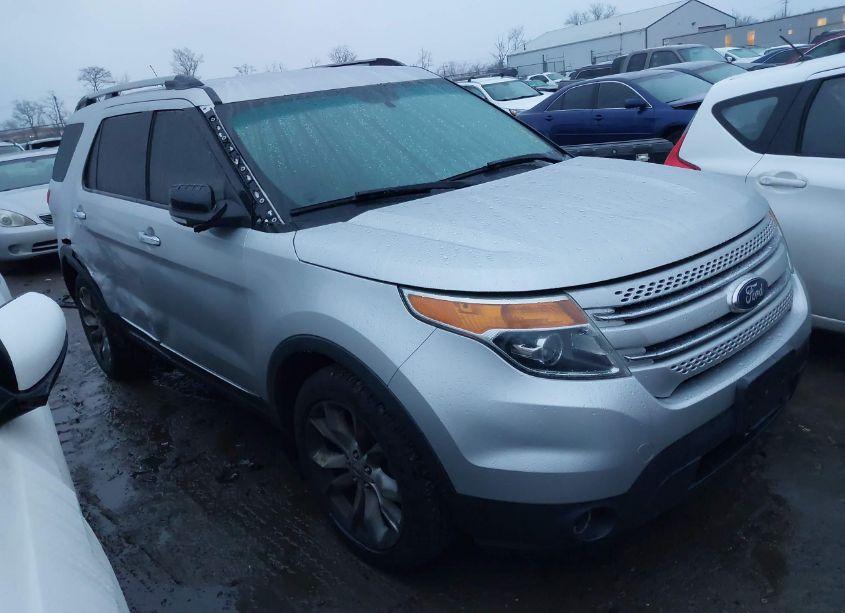 2015 Ford Explorer XLT (VIN 1FM5K8D82FGA38243) main photo