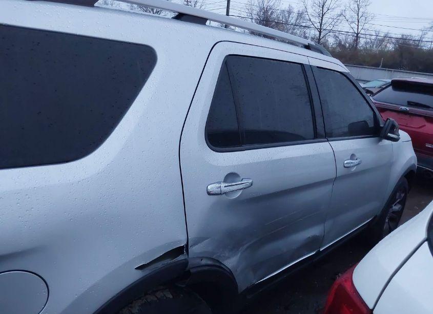 Photo 13 of 2015 Ford Explorer XLT (VIN 1FM5K8D82FGA38243)