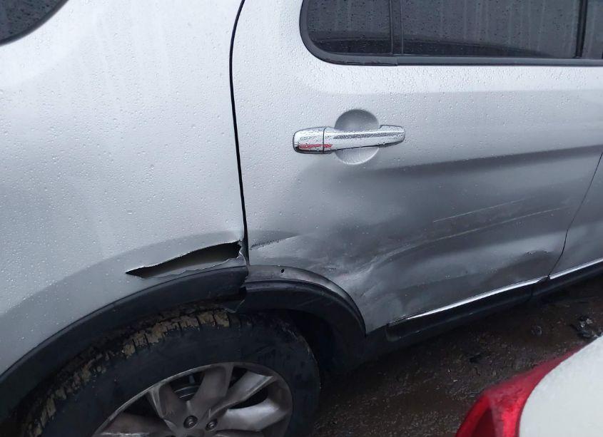 Photo 6 of 2015 Ford Explorer XLT (VIN 1FM5K8D82FGA38243)