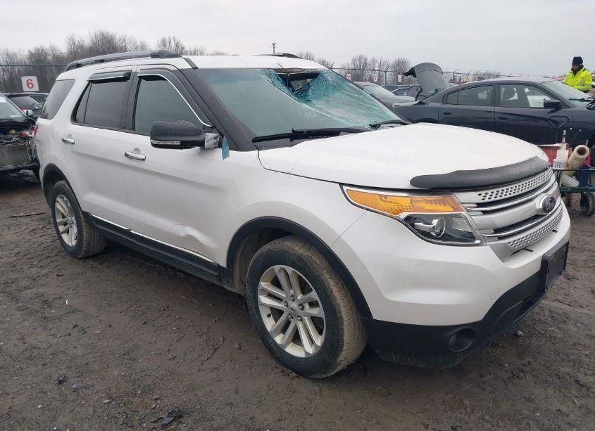 2015 Ford Explorer XLT (VIN 1FM5K8D82FGA92304) main photo