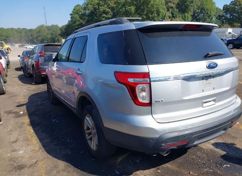 Photo 3 of 2015 Ford Explorer XLT (VIN 1FM5K8D82FGB79880)