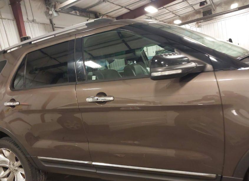 Photo 14 of 2015 Ford Explorer XLT (VIN 1FM5K8D82FGB79975)