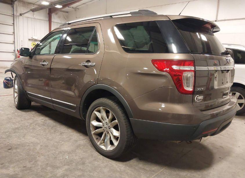 Photo 3 of 2015 Ford Explorer XLT (VIN 1FM5K8D82FGB79975)