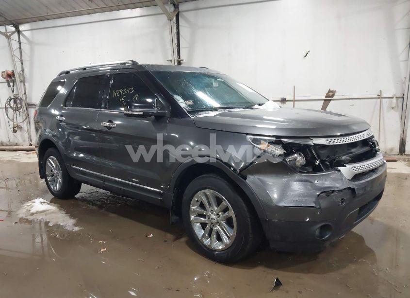 2015 Ford Explorer XLT (VIN 1FM5K8D82FGC01649) main photo