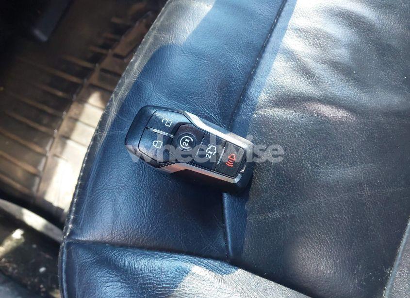 Photo 11 of 2016 Ford Explorer XLT (VIN 1FM5K8D82GGB10365)