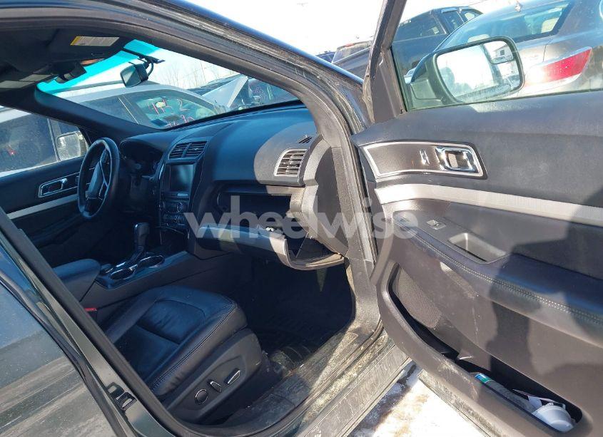 Photo 5 of 2016 Ford Explorer XLT (VIN 1FM5K8D82GGB10365)