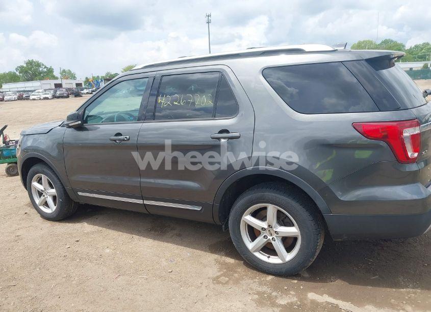 Photo 14 of 2016 Ford Explorer XLT (VIN 1FM5K8D82GGB40627)