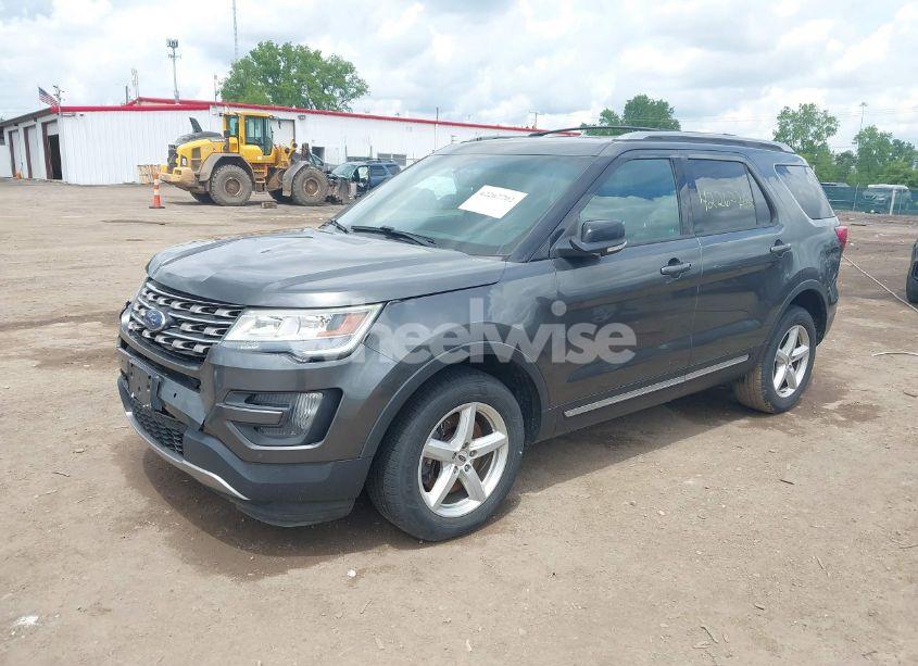 Photo 2 of 2016 Ford Explorer XLT (VIN 1FM5K8D82GGB40627)