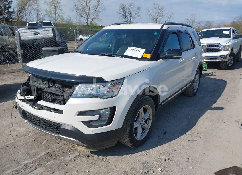 Photo 2 of 2016 Ford Explorer XLT (VIN 1FM5K8D82GGC51372)