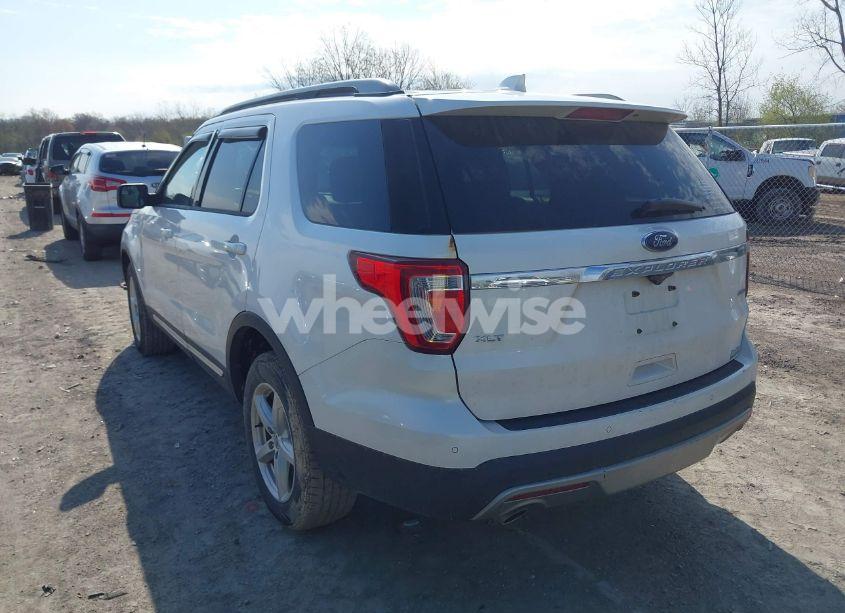 Photo 3 of 2016 Ford Explorer XLT (VIN 1FM5K8D82GGC51372)