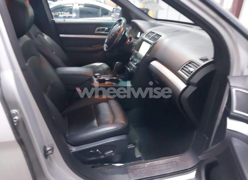 Photo 5 of 2016 Ford Explorer XLT (VIN 1FM5K8D82GGD12266)