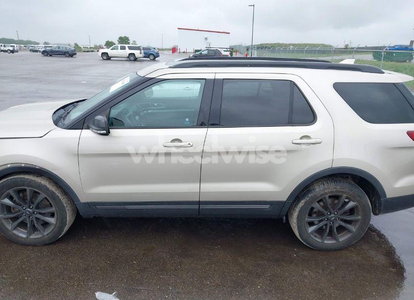 Photo 14 of 2017 Ford Explorer XLT (VIN 1FM5K8D82HGB13073)