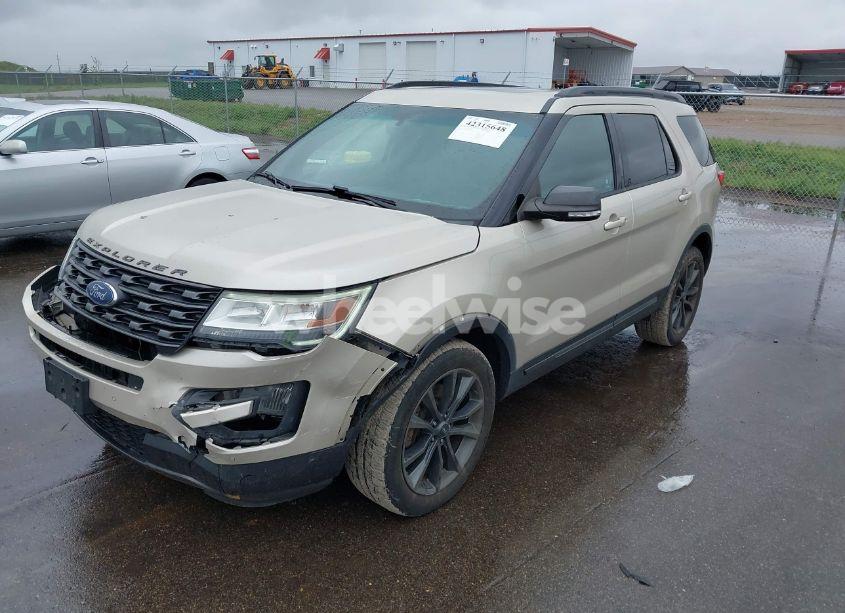 Photo 2 of 2017 Ford Explorer XLT (VIN 1FM5K8D82HGB13073)