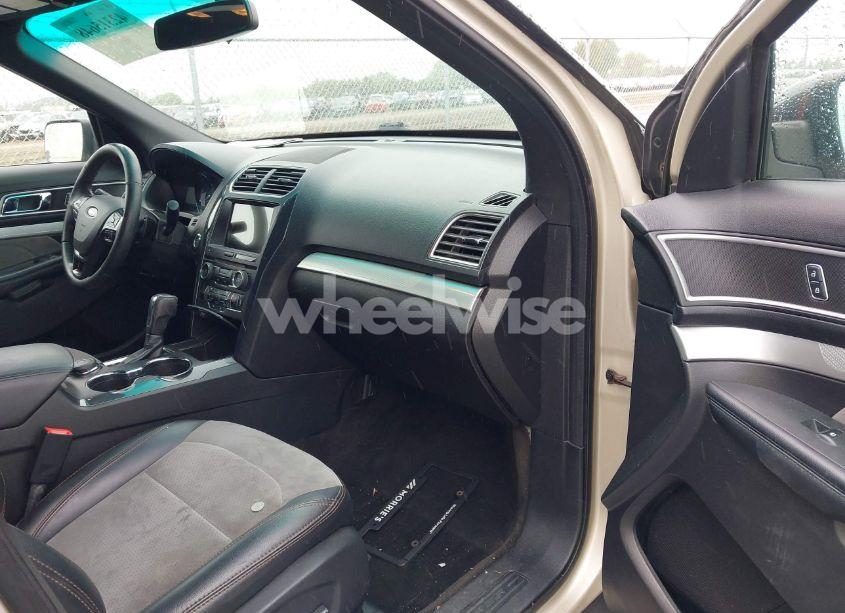 Photo 5 of 2017 Ford Explorer XLT (VIN 1FM5K8D82HGB13073)