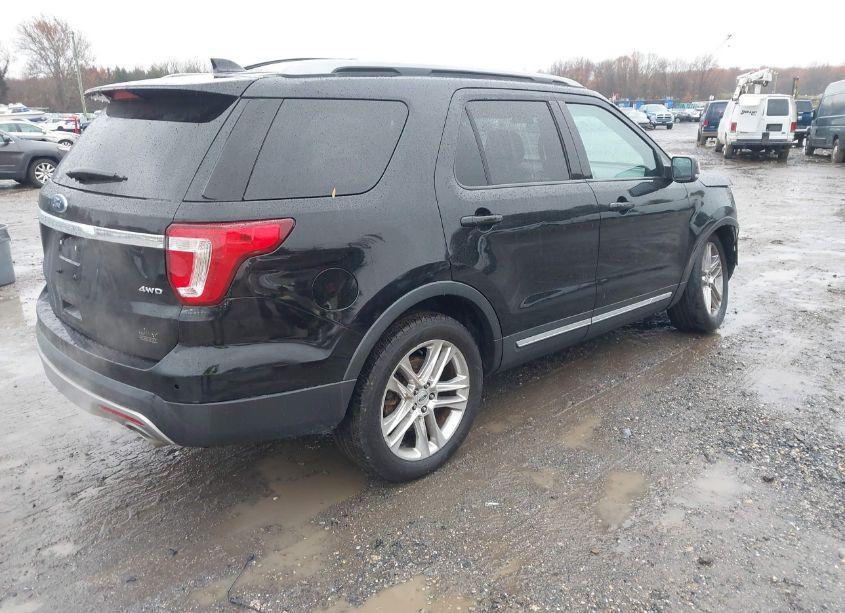 Photo 4 of 2017 Ford Explorer XLT (VIN 1FM5K8D82HGB26373)