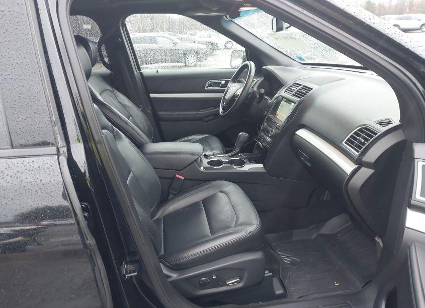 Photo 5 of 2017 Ford Explorer XLT (VIN 1FM5K8D82HGB26373)