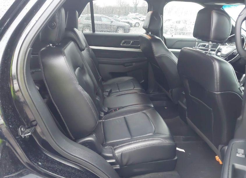 Photo 8 of 2017 Ford Explorer XLT (VIN 1FM5K8D82HGB26373)