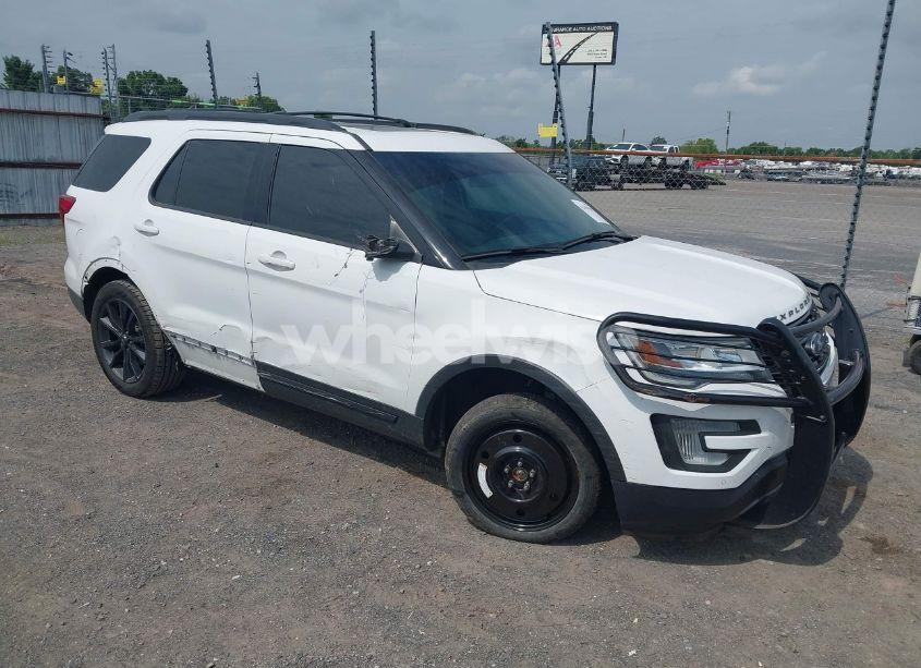 2017 Ford Explorer XLT (VIN 1FM5K8D82HGB60829) main photo