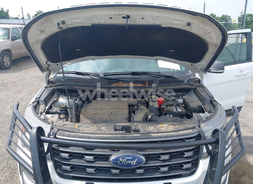 Photo 10 of 2017 Ford Explorer XLT (VIN 1FM5K8D82HGB60829)