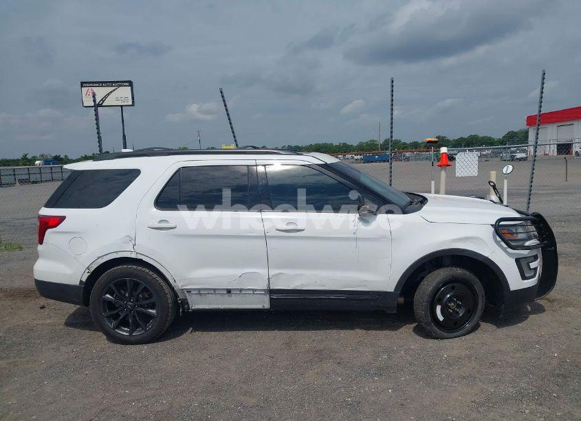 Photo 13 of 2017 Ford Explorer XLT (VIN 1FM5K8D82HGB60829)