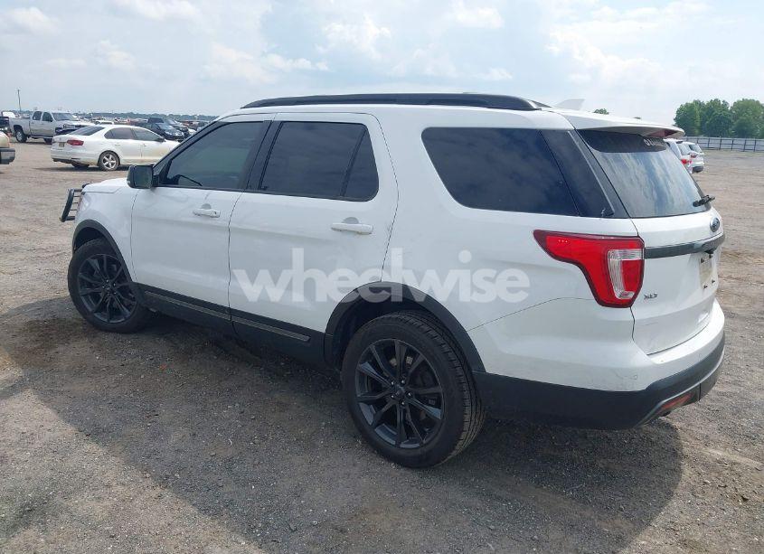 Photo 3 of 2017 Ford Explorer XLT (VIN 1FM5K8D82HGB60829)