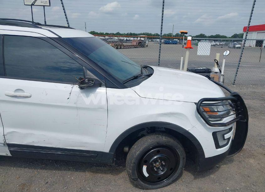 Photo 6 of 2017 Ford Explorer XLT (VIN 1FM5K8D82HGB60829)