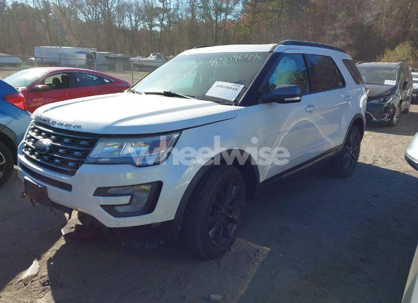 Photo 2 of 2017 Ford Explorer XLT (VIN 1FM5K8D82HGB67926)