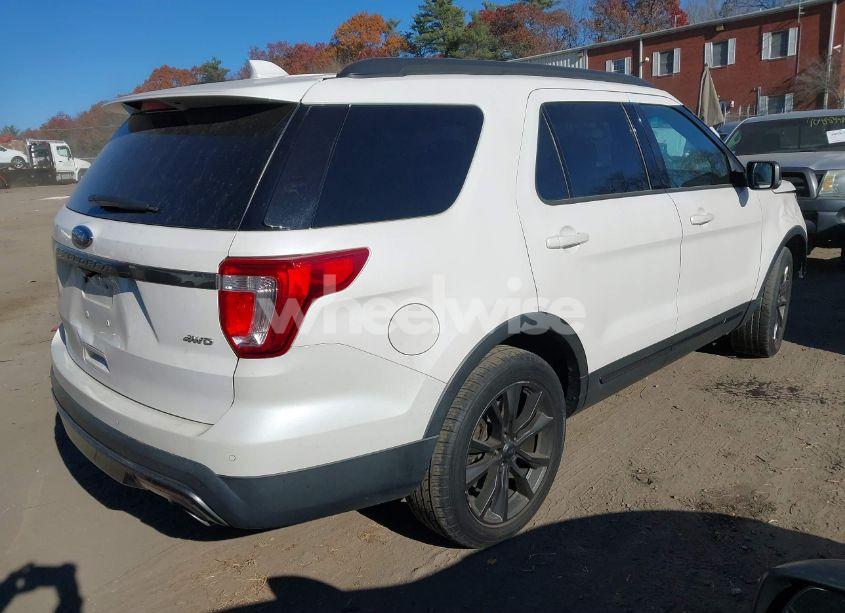 Photo 4 of 2017 Ford Explorer XLT (VIN 1FM5K8D82HGB67926)