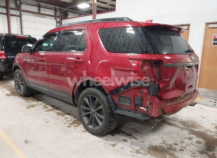 Photo 3 of 2017 Ford Explorer XLT (VIN 1FM5K8D82HGC15652)