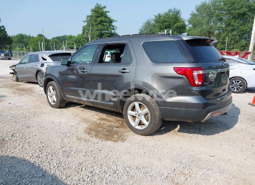 Photo 3 of 2017 Ford Explorer XLT (VIN 1FM5K8D82HGC79240)