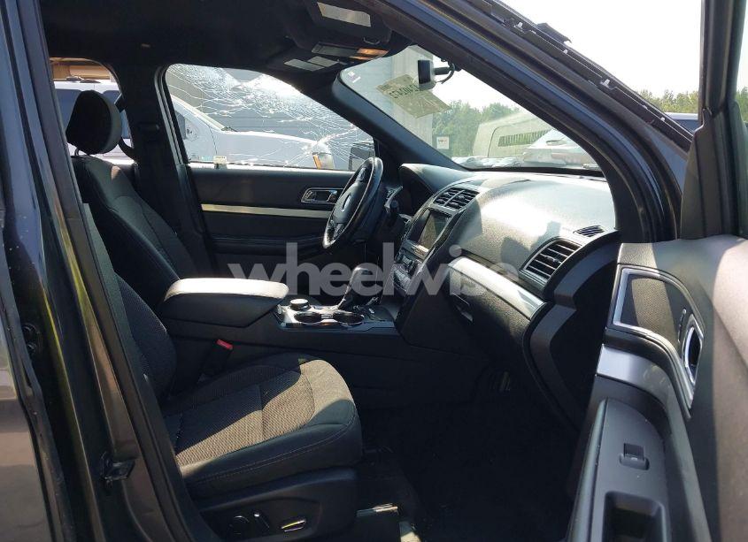 Photo 5 of 2017 Ford Explorer XLT (VIN 1FM5K8D82HGC79240)