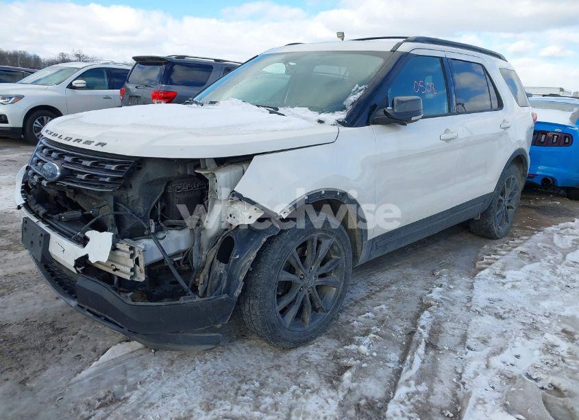 Photo 2 of 2017 Ford Explorer XLT (VIN 1FM5K8D82HGC98502)