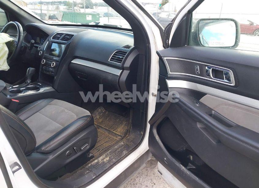 Photo 5 of 2017 Ford Explorer XLT (VIN 1FM5K8D82HGC98502)