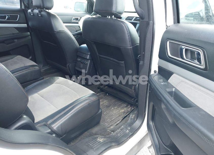 Photo 8 of 2017 Ford Explorer XLT (VIN 1FM5K8D82HGC98502)