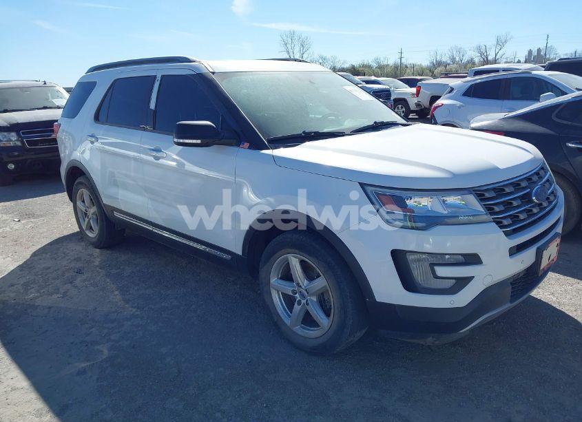 2017 Ford Explorer XLT (VIN 1FM5K8D82HGD14455) main photo