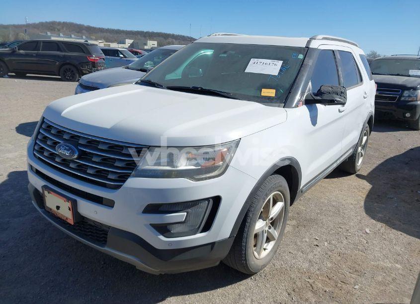 Photo 2 of 2017 Ford Explorer XLT (VIN 1FM5K8D82HGD14455)