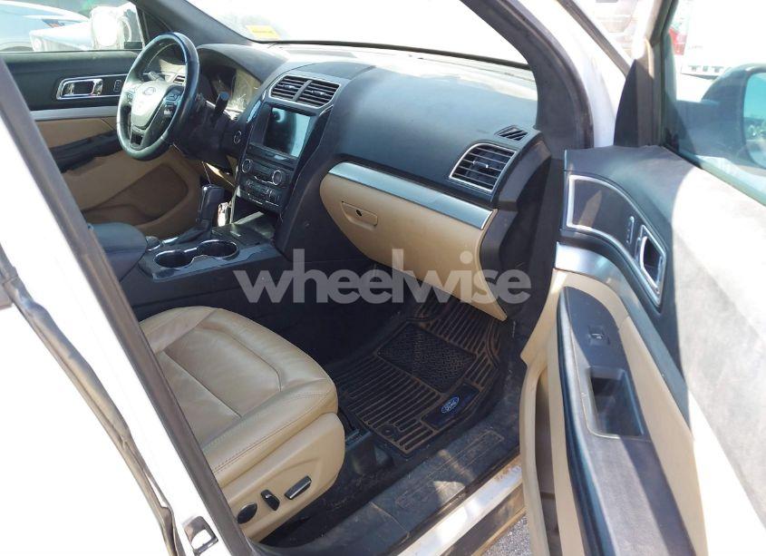 Photo 5 of 2017 Ford Explorer XLT (VIN 1FM5K8D82HGD14455)