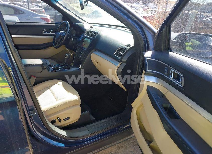 Photo 5 of 2017 Ford Explorer XLT (VIN 1FM5K8D82HGD44541)