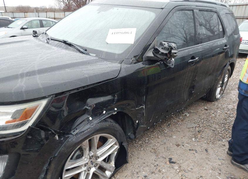 Photo 6 of 2017 Ford Explorer XLT (VIN 1FM5K8D82HGD83064)