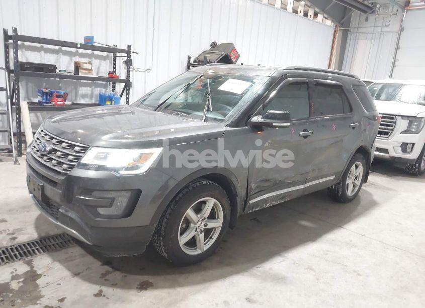 Photo 2 of 2017 Ford Explorer XLT (VIN 1FM5K8D82HGD99443)